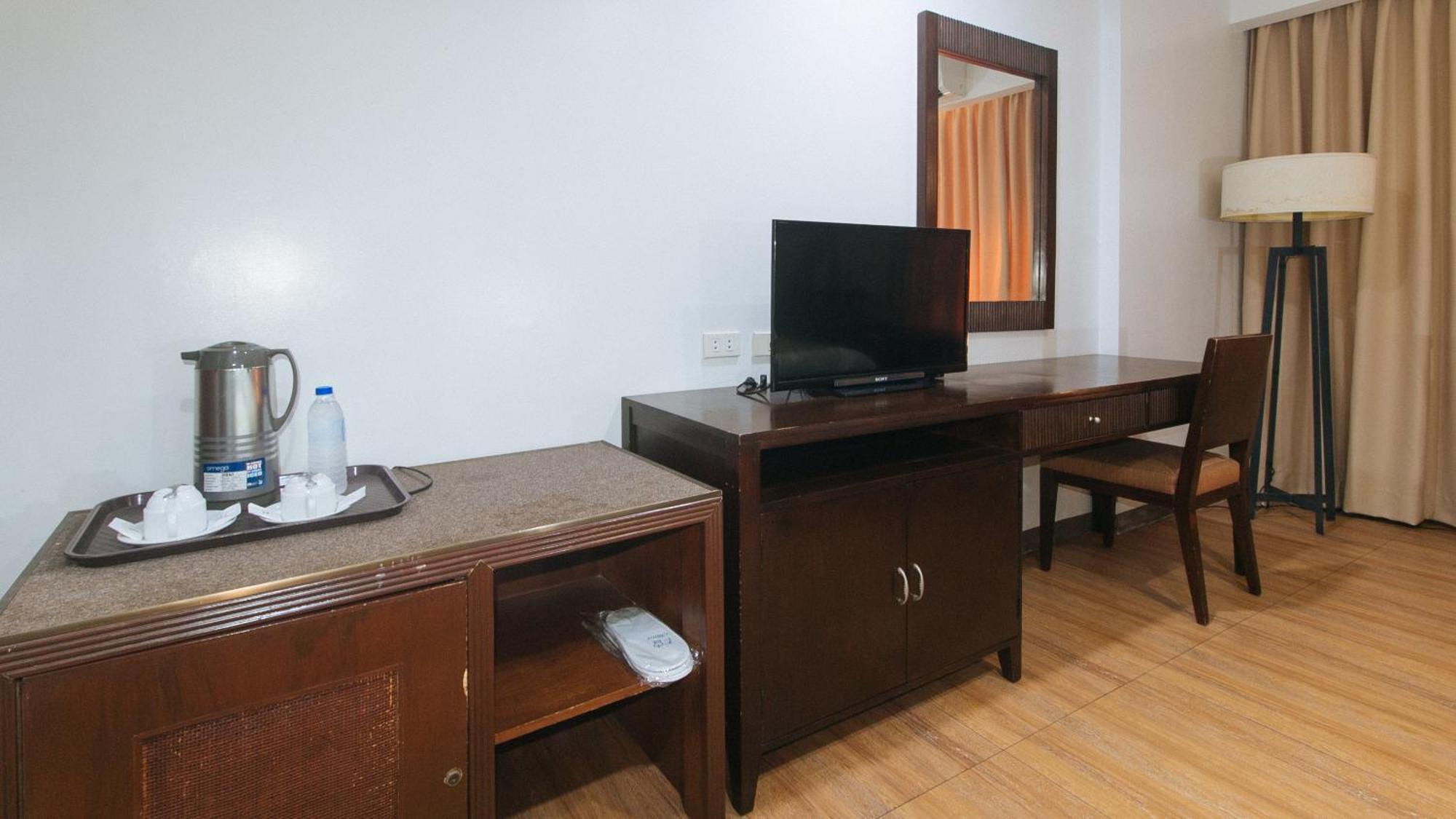 Bliss Hotel San Fernando Pampanga City Exterior foto