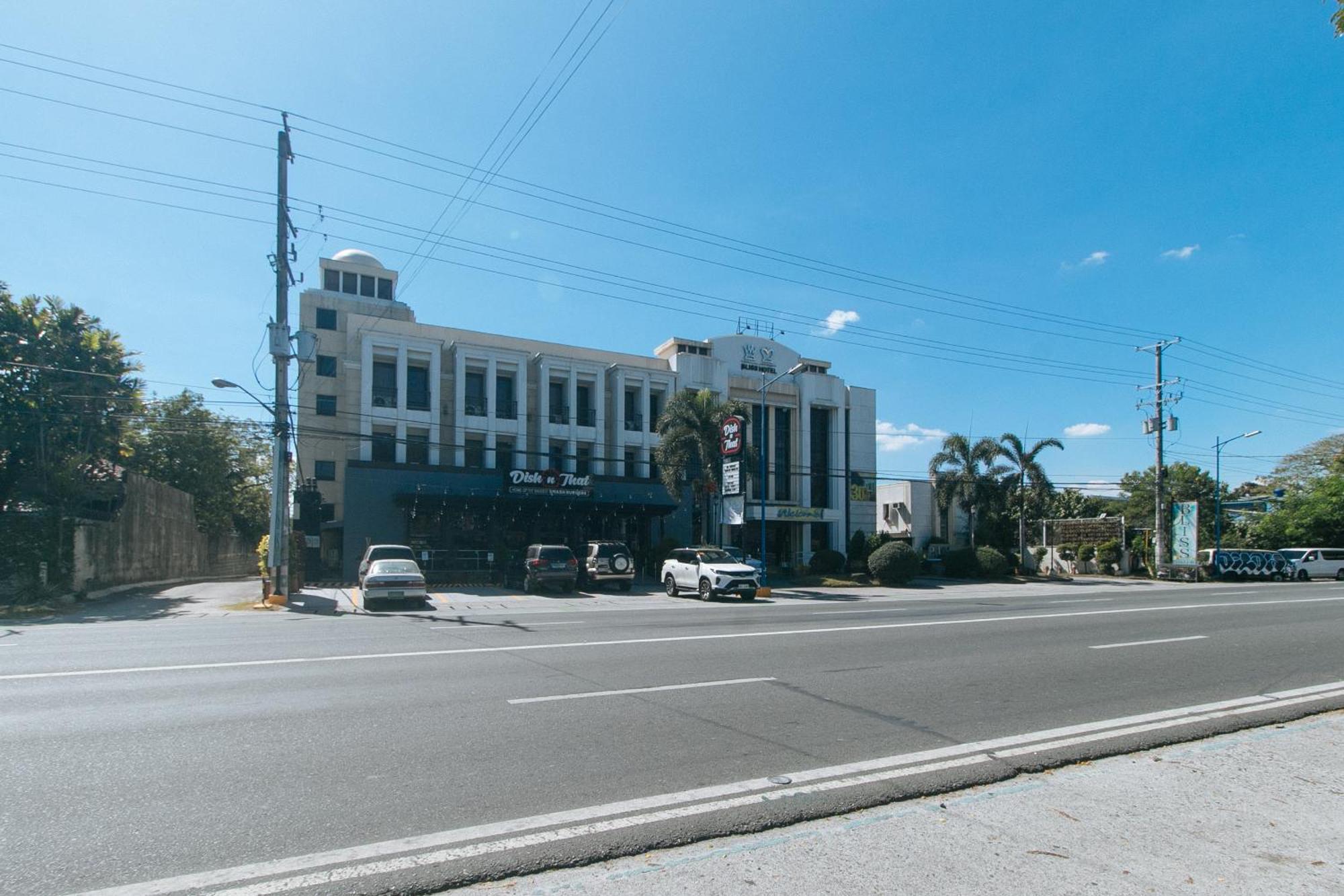 Bliss Hotel San Fernando Pampanga City Exterior foto